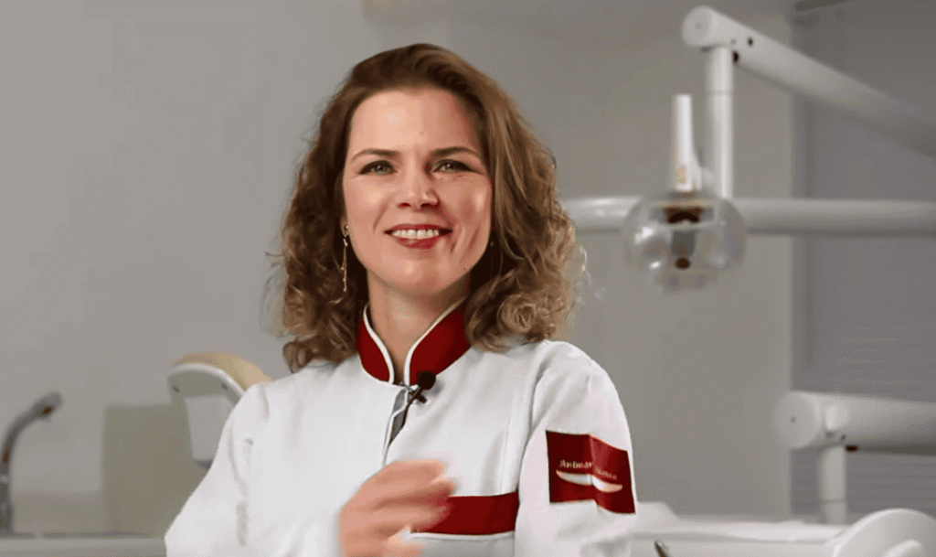 Dra Daniela AnimerOdonto Implantes Dentários